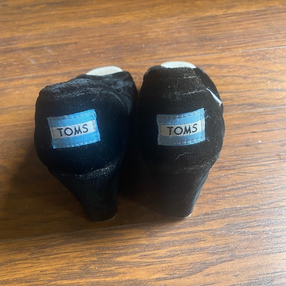 Toms - Picture 2 of 6